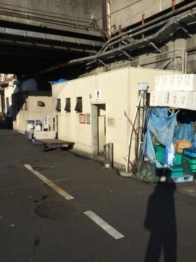 築地市場でトイレ掃除