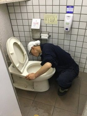 新横浜駅前トイレ早朝掃除