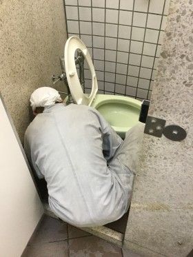 新横浜駅前トイレ早朝掃除