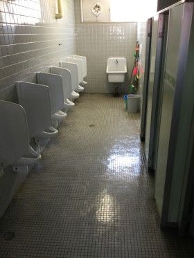 知立小学校でトイレ掃除