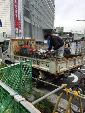 新横浜駅前街頭清掃