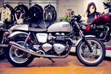 スラクストン中古車シルバー