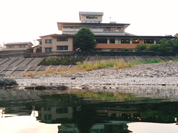 関観光ホテル前
