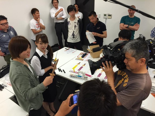 日本刀アイスを作る会「テレビ取材風景」