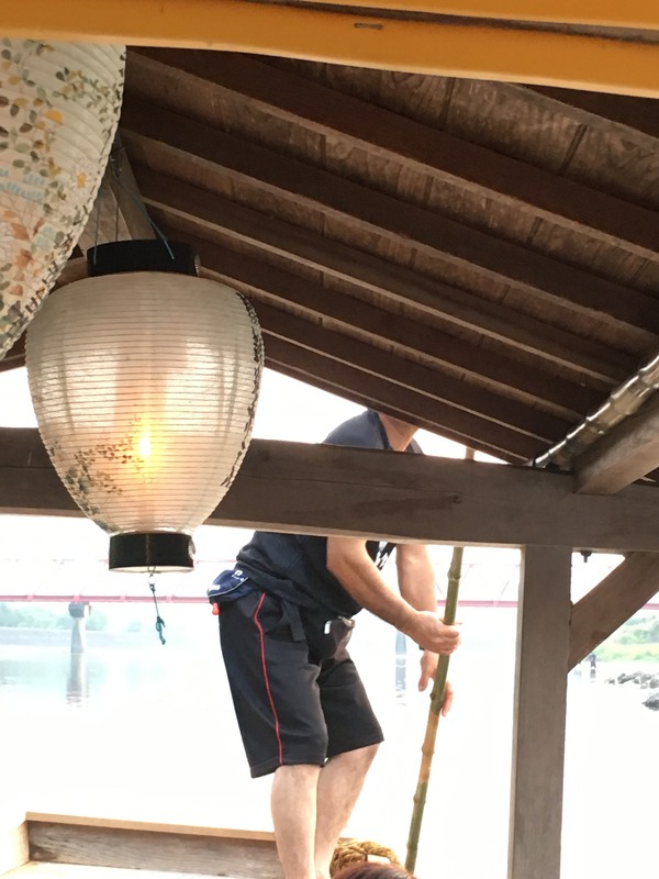 船頭さんが漕いでます