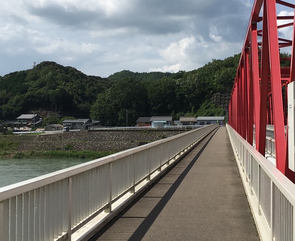 半分、青い。のロケ地(鮎之瀬橋)
