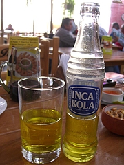 ペルーの国民的飲み物 (インカコーラ)