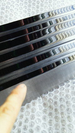 メッキ風呂に入浴して頂き、そして膜厚にして30μ以上施しバフ<br>
仕上げを行っています