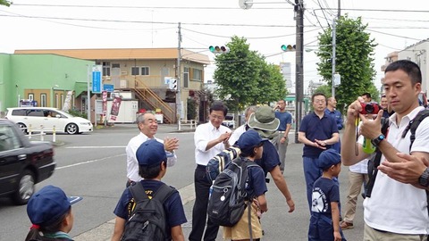 町田消防少年団による徒歩訓練に吉原修が激励
