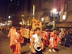 2010天神祭り25日 20:30大阪天満宮前宮入