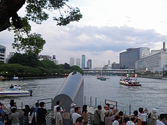 2010天神祭り25日 18:30中ノ島東端