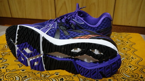 New Balance 890