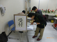 秋バラ展受付