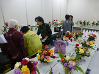 秋バラ展準備作業