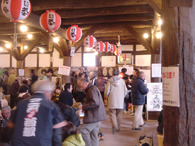 大賑わいの会場