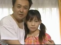 【JCと69】再婚した嫁の連れ子に欲情してしまった変態オヤジに毎日犯されて自ら股を開いちゃうロリJCがエロ過ぎンゴww
