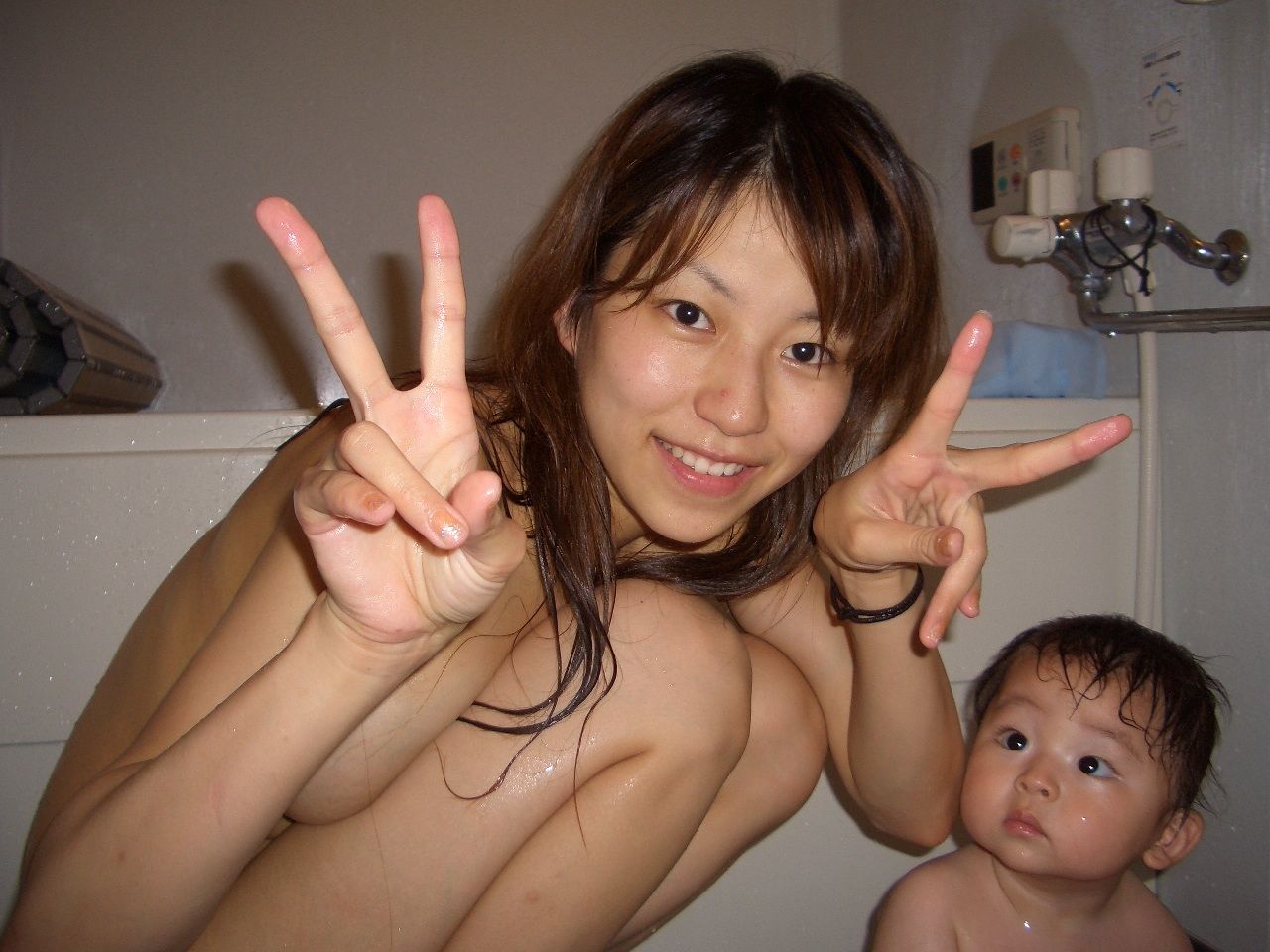 隣の中出し変態お姉さんがやってくる 尾上若葉 - エロ動画