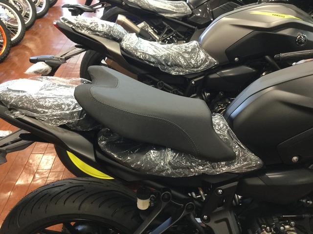 背の高い方にお勧め!MT-07用ヨーロッパヤマハ純正ハイシートが再入荷しました! : YSP大阪東 ヤマハな休日の為に 背の高い方にお勧め!MT-07用ヨーロッパヤマハ純正ハイシートが再入荷しました! : YSP大阪東 ヤマハな休日の為に