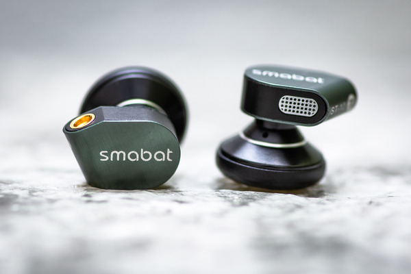 smabat ST10 ほぼ未使用 リケーブル付き smabat ST-10」(ST10) 抜けの良いフラット感と低域の量感に癒や