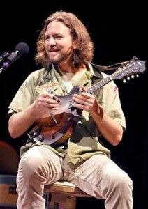 eddie-vedder-ukulele-songs-solo-tour-2011-212x300