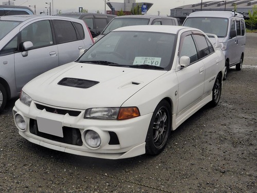 1024px-The_frontview_of_Mitsubishi_LANCER_Evolution_IV_GSR