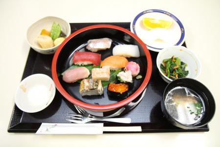 昭和天皇のお食事 Amazon.co.jp: 昭和天皇のお食事 : 板垣 信久, 小西 千鶴: 本