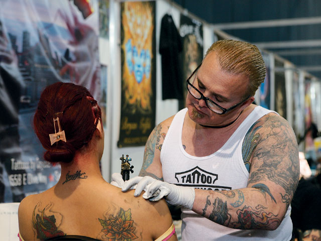 lrap_0809_09_z+tattoo_expo_monterrey_mexico+chest_tattoo