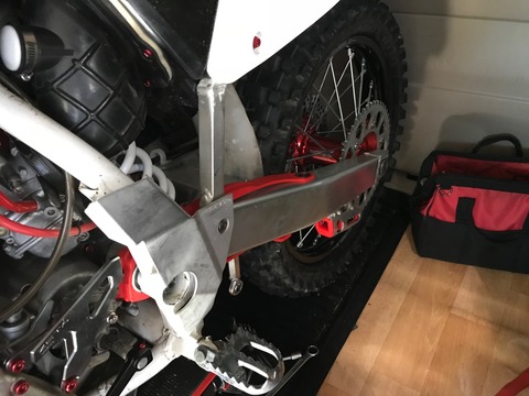 01] CRF250R スイングアーム (アルマイト処理)（足回りをブラックで 