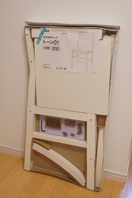 白いイス (1)