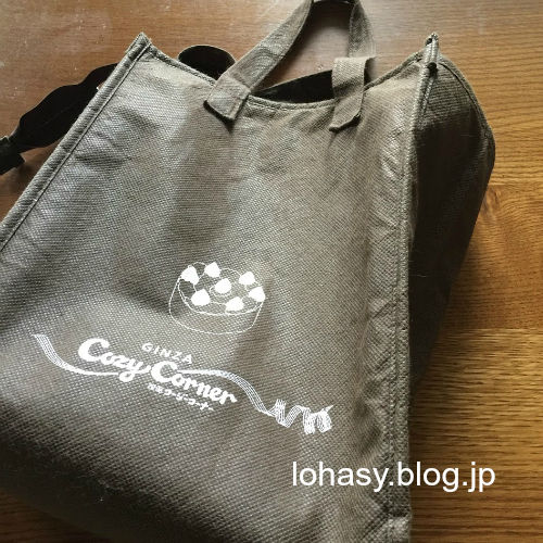 【ケーキ屋の保冷バック☆】スーパーでの買い物に便利! 軽いし、小さく畳めるし、マチが大きいから牛乳も肉も横置きで入るんです。