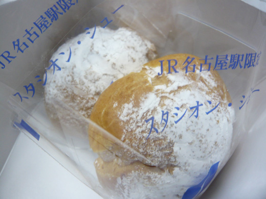 名古屋駅前のシュークリーム