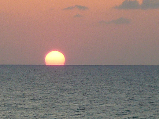 日本海に沈む夕日