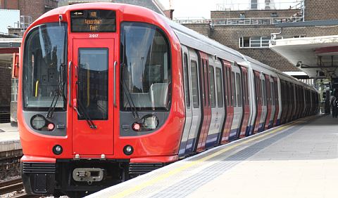 ロンドン地下鉄 1959/1962stock 4両セット ロンドン地下鉄 S Stock - Rail & Business in UK その3 : ゆりかもめ