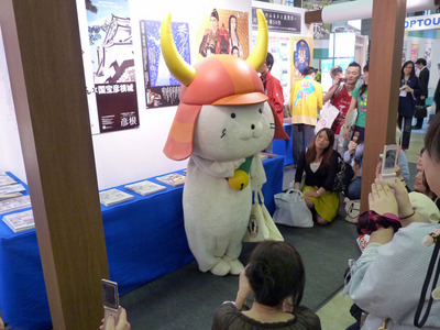 P1040626_ひこにゃん立ってる