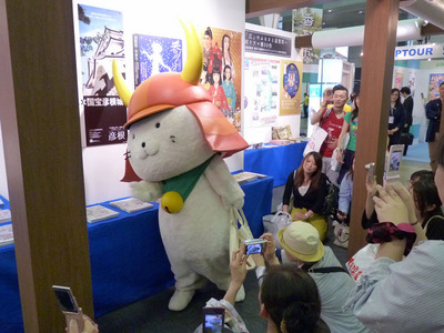 P1040627_ひこにゃん手を振る