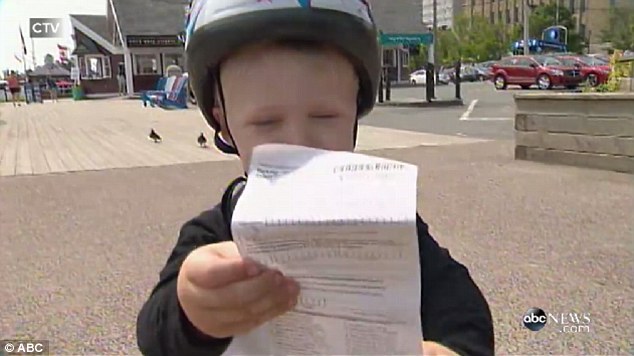 3歳児、警官に駐車違反キップを切られるに関連した画像-03