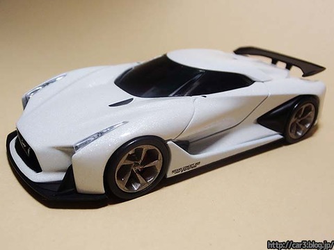 TOMICA_LIMITED_NISSAN_CONCEPT_2020_Vision_Gran_Turismo_01