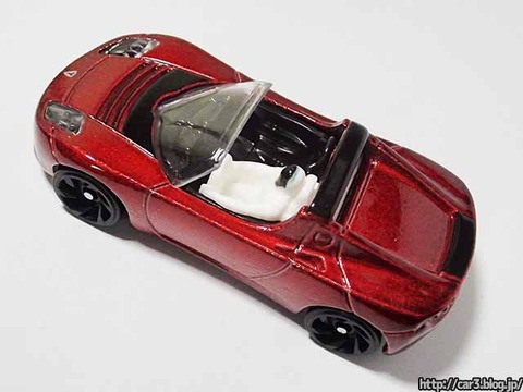 Hotwheels_TESRA_ROADSTER_WITH_STARMAN_07