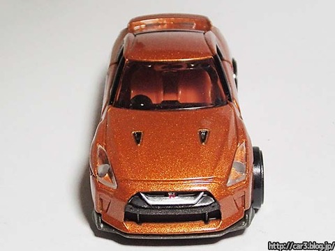 トミカ改造日産GT-Rのカシメを外す_15