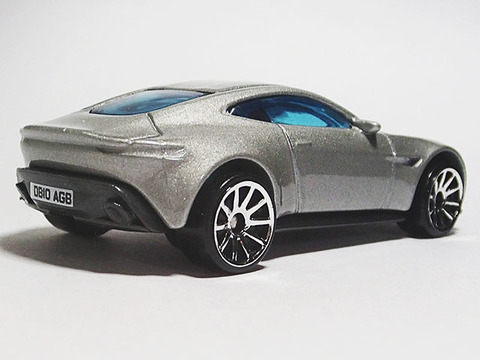 hotwheels_ASTON_MARTIN_DB10_02