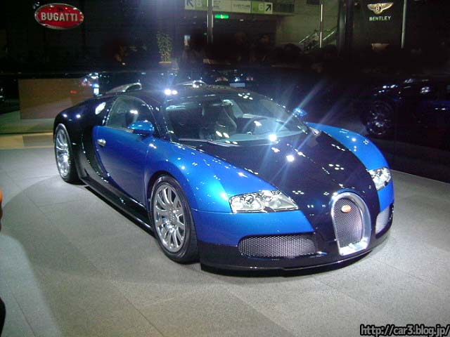 高級外車やスーパーカーはラッピングされて納車される？ブガッティ・ベイロンにみる納車風景と国産車ディーラーの磨きテク