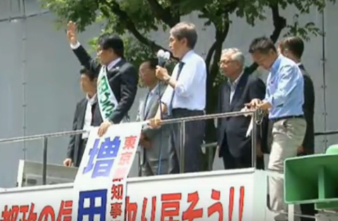 右を向く石原氏