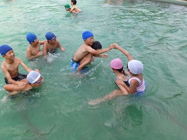 水泳部 騎馬戦 プールで騎馬戦 : ザッキンチョ