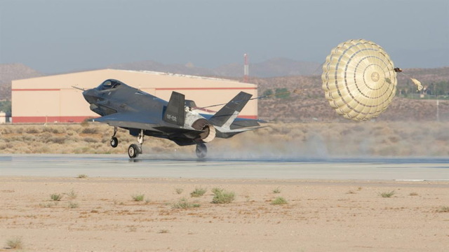 F-35 ドラッグシュート _3