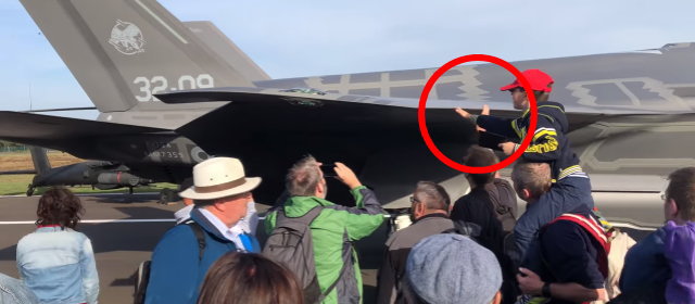 F-35 タッチ_1