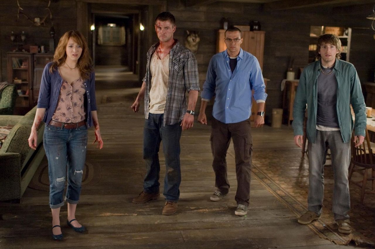 cabin-in-the-woods-fran-kranz-chris-hemsworth-anna-hutchinson-002.jpg