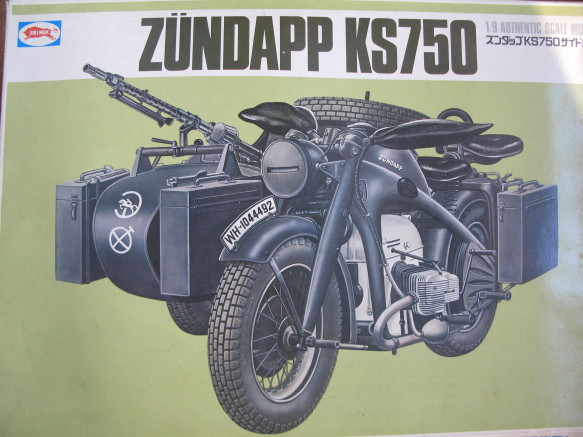 【爆売りセール開催中！】 1/9 色濃く BULLMARK ZUNDAPP 希少プラモデル KS750サイドカー オートバイ・バイク