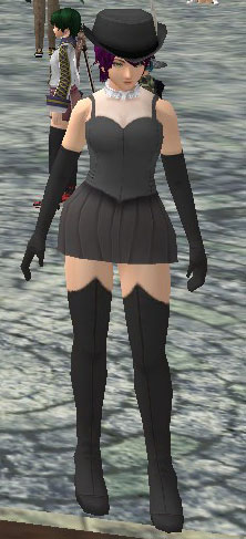 黒服の美女