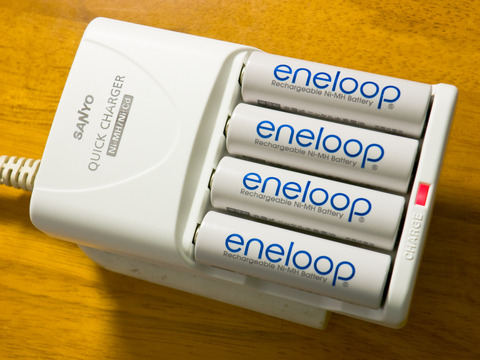Eneloop_AA_ja_on_charger