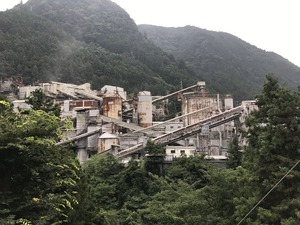 巨大な工場